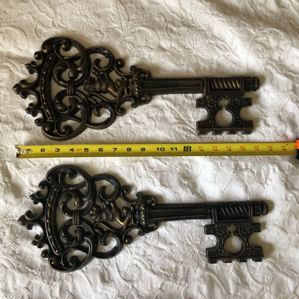 Vintage pair wall decor skeleton keys mid Century retro black and gold